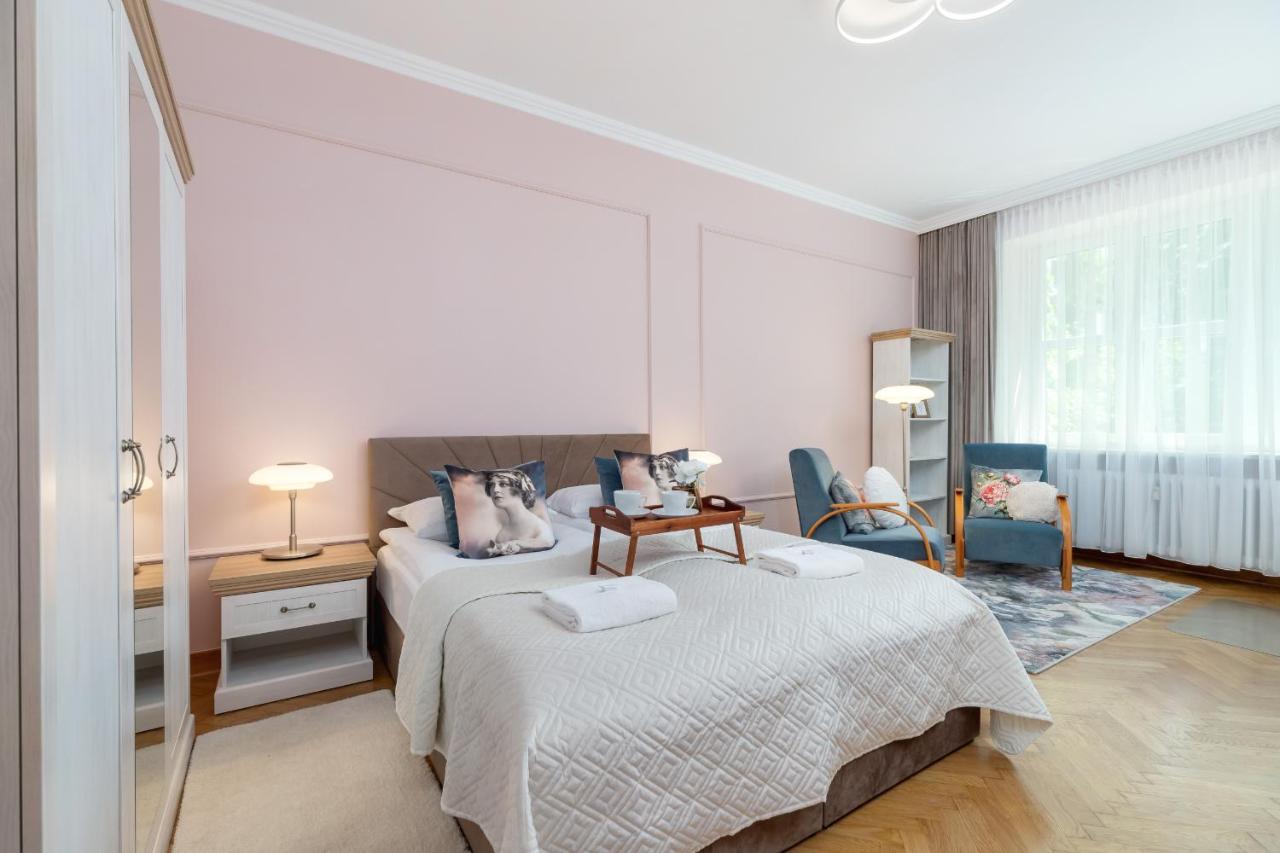 Luxurious & Unique Apartment Mickiewicza Cracow By Renters Prestige Cracovie Extérieur photo