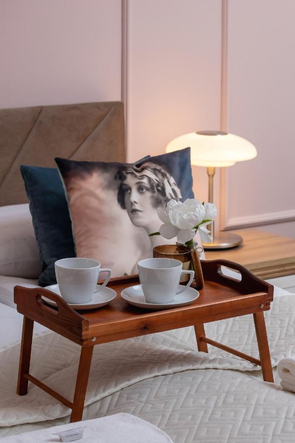 Luxurious & Unique Apartment Mickiewicza Cracow By Renters Prestige Cracovie Extérieur photo