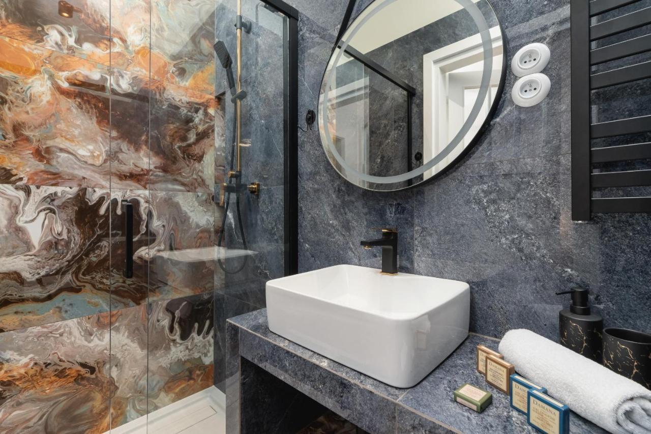 Luxurious & Unique Apartment Mickiewicza Cracow By Renters Prestige Cracovie Extérieur photo