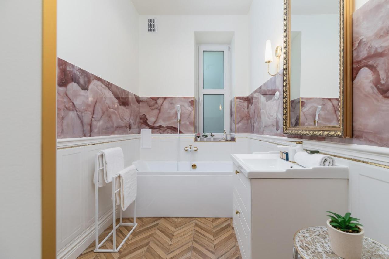 Luxurious & Unique Apartment Mickiewicza Cracow By Renters Prestige Cracovie Extérieur photo